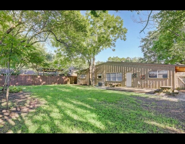 Foto del edificio - 5406 Carew St