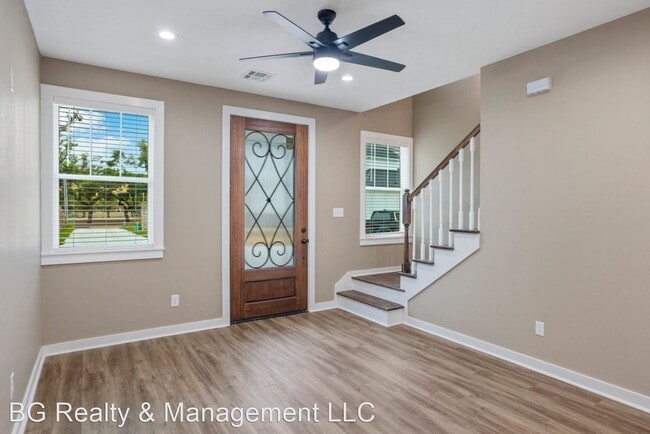 Building Photo - 2 br, 1.5 bath House - 813 Pujo