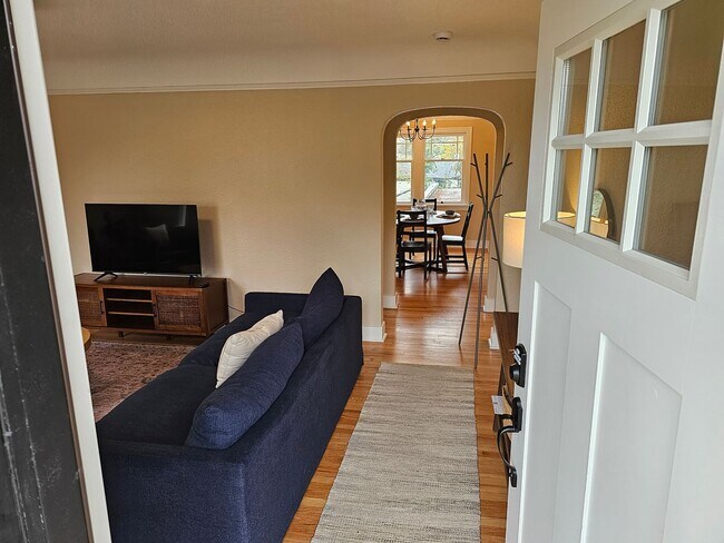 Building Photo - 3 Bed Home for Rent in Tacoma!