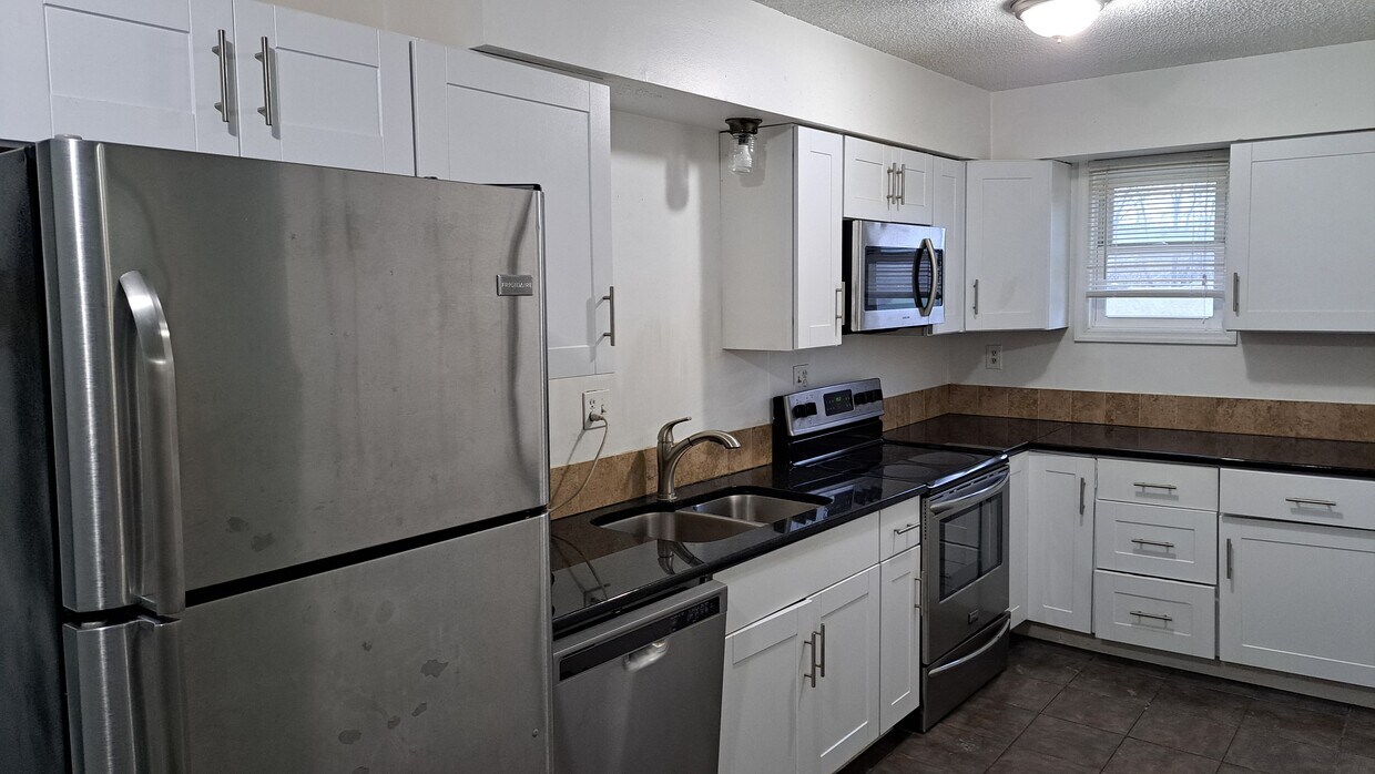 Primary Photo - 10904 NW CROOKED RD APT D