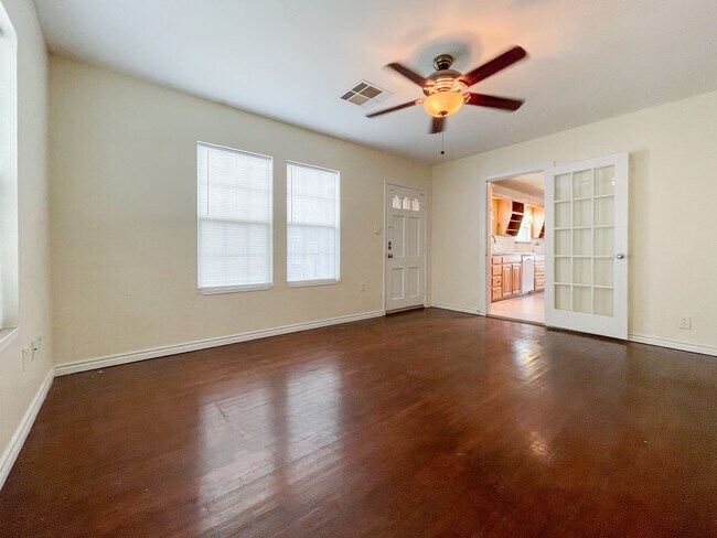 Foto del edificio - 1306 W 11th St