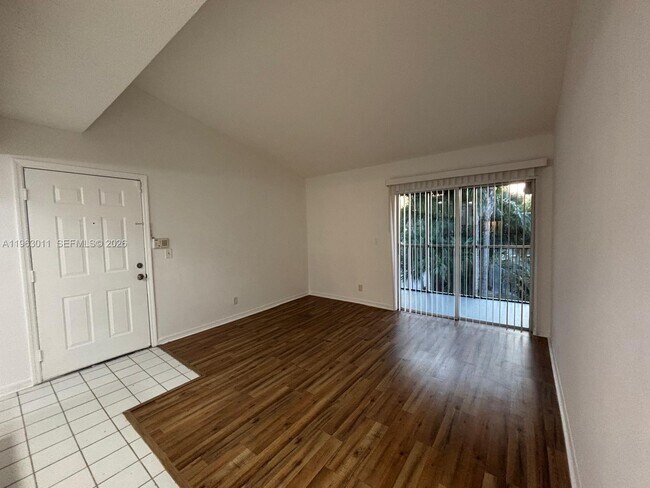 Foto del edificio - 3985 W McNab Rd