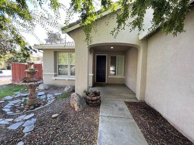 Foto del edificio - NW Visalia Home coming soon !