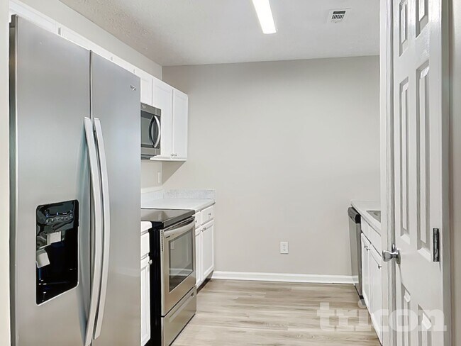 Foto del edificio - 1404 Deer Creek Ct