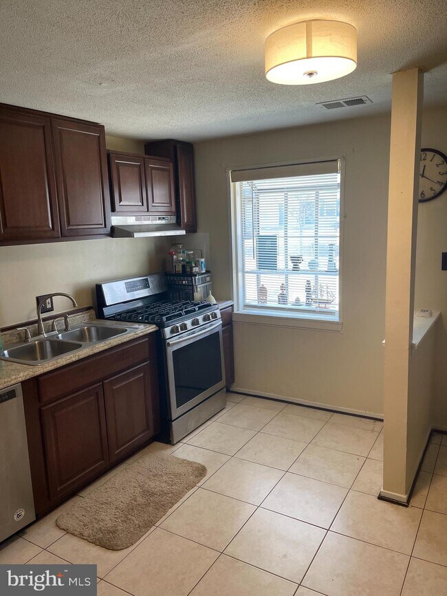 Foto del edificio - 1729 Village Green Dr