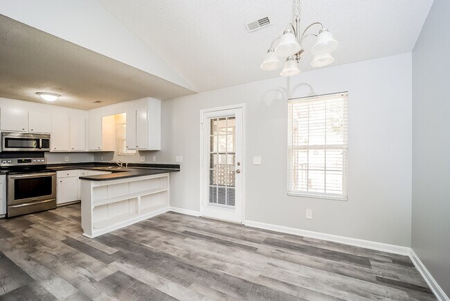 Foto del edificio - 102 Dartmouth Ct