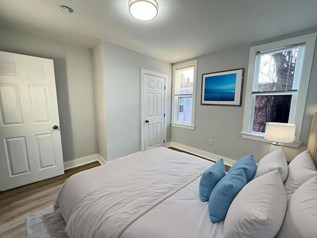 Foto del edificio - Renovated 3bd/1bth House with Rear yard!! SECTION 8 ONLY!!