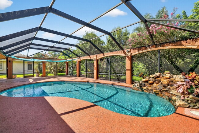 Building Photo - 1180 SW Mirror Lake Cove
