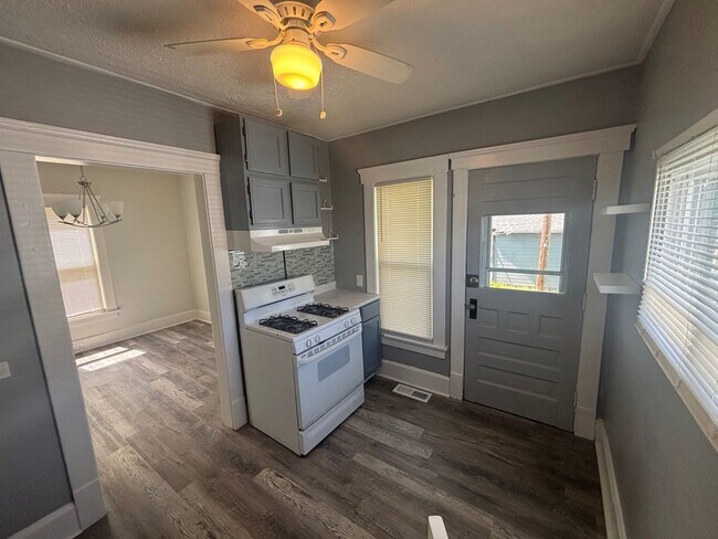 Foto del edificio - Charming 3-Bedroom Property in Prime Location