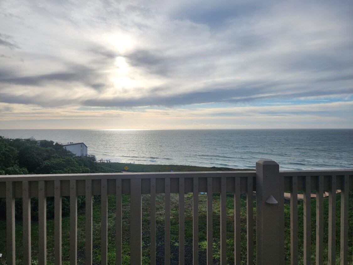 Photo - 210 Palmetto Ave (Pacifica, CA)