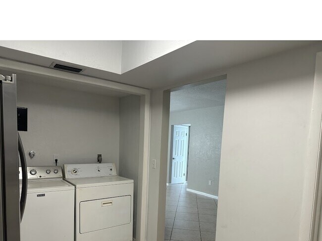 Foto del edificio - 3369 Barnsdale Dr