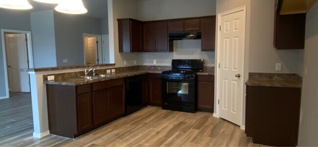 Foto del edificio - 10240 Hidden Village Dr