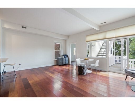 Foto del edificio - 129 Webster