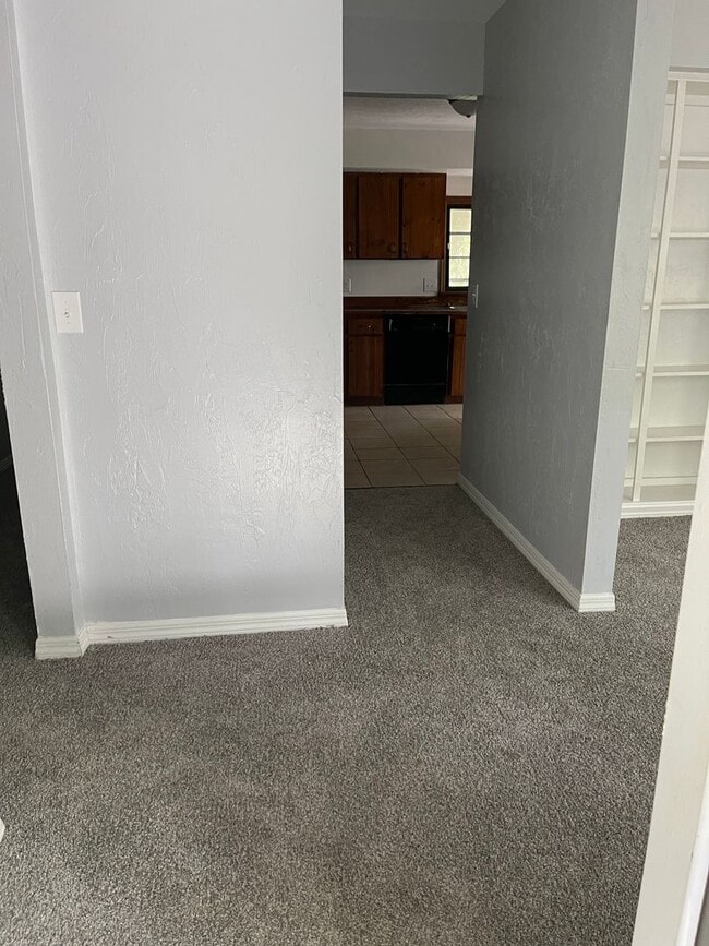 Foto del edificio - Spacious 2/2 with 2 Car Garage and W/D Hoo...