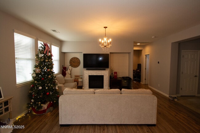 Building Photo - 1056 Crown View Dr