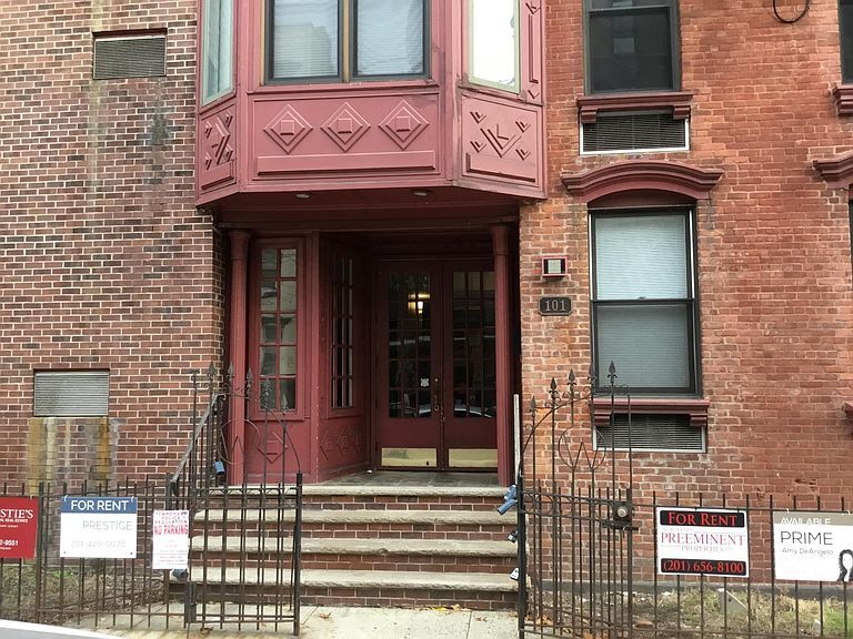 Primary Photo - 101 Willow Ave