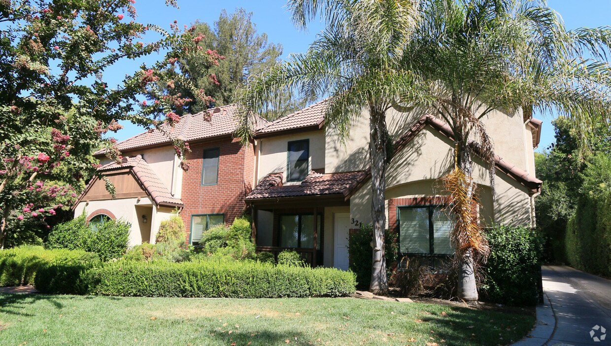 Primary Photo - 319 Russell Blvd