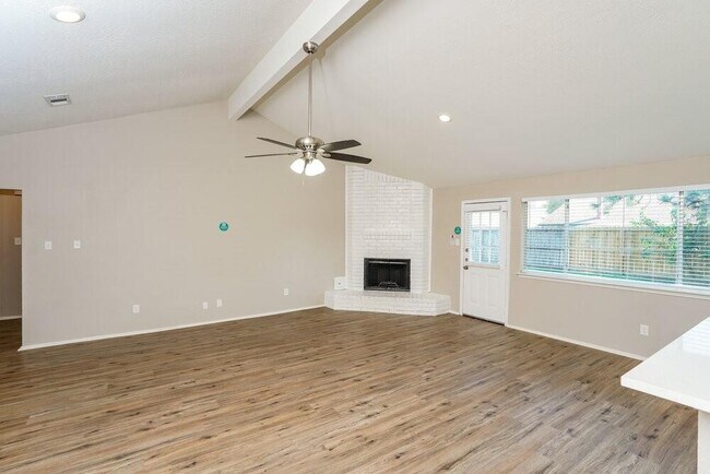 Foto del edificio - 5413 Pine Creek Dr