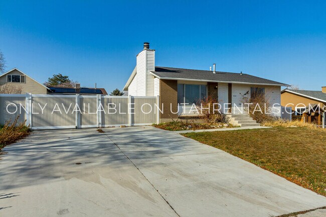 Foto del edificio - 4032 Castle View Dr
