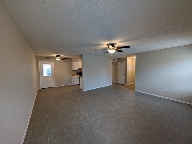 Building Photo - 316 S Ave E