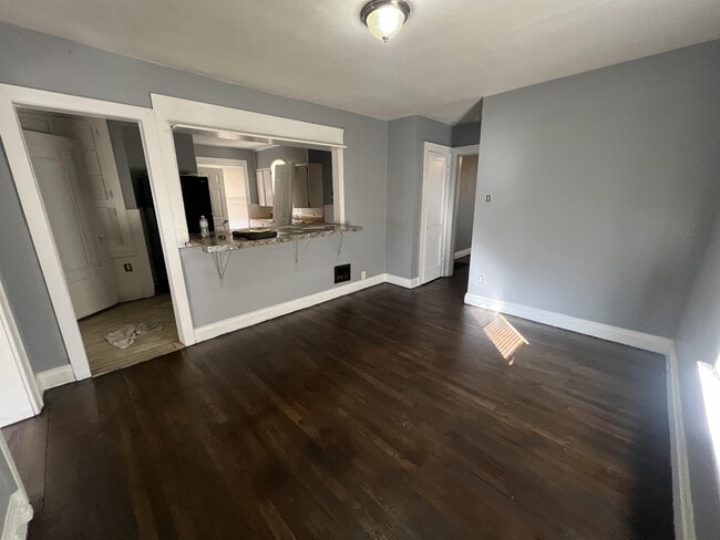 Building Photo - 1260 Gimblin St