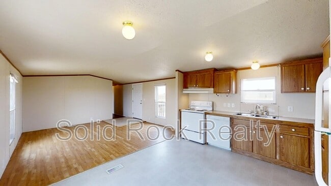 Building Photo - 9835 N Log Rd