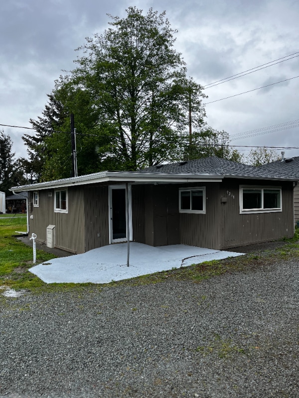9216 Fruitdale Rd, SedroWoolley, WA 98284 House Rental in Sedro
