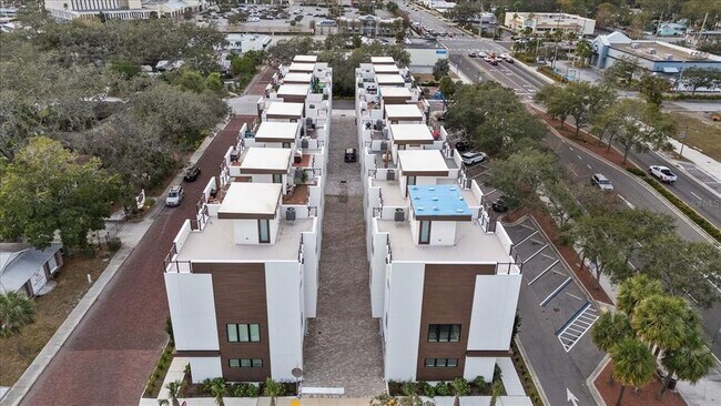 Foto del edificio - 623 Petit Wy