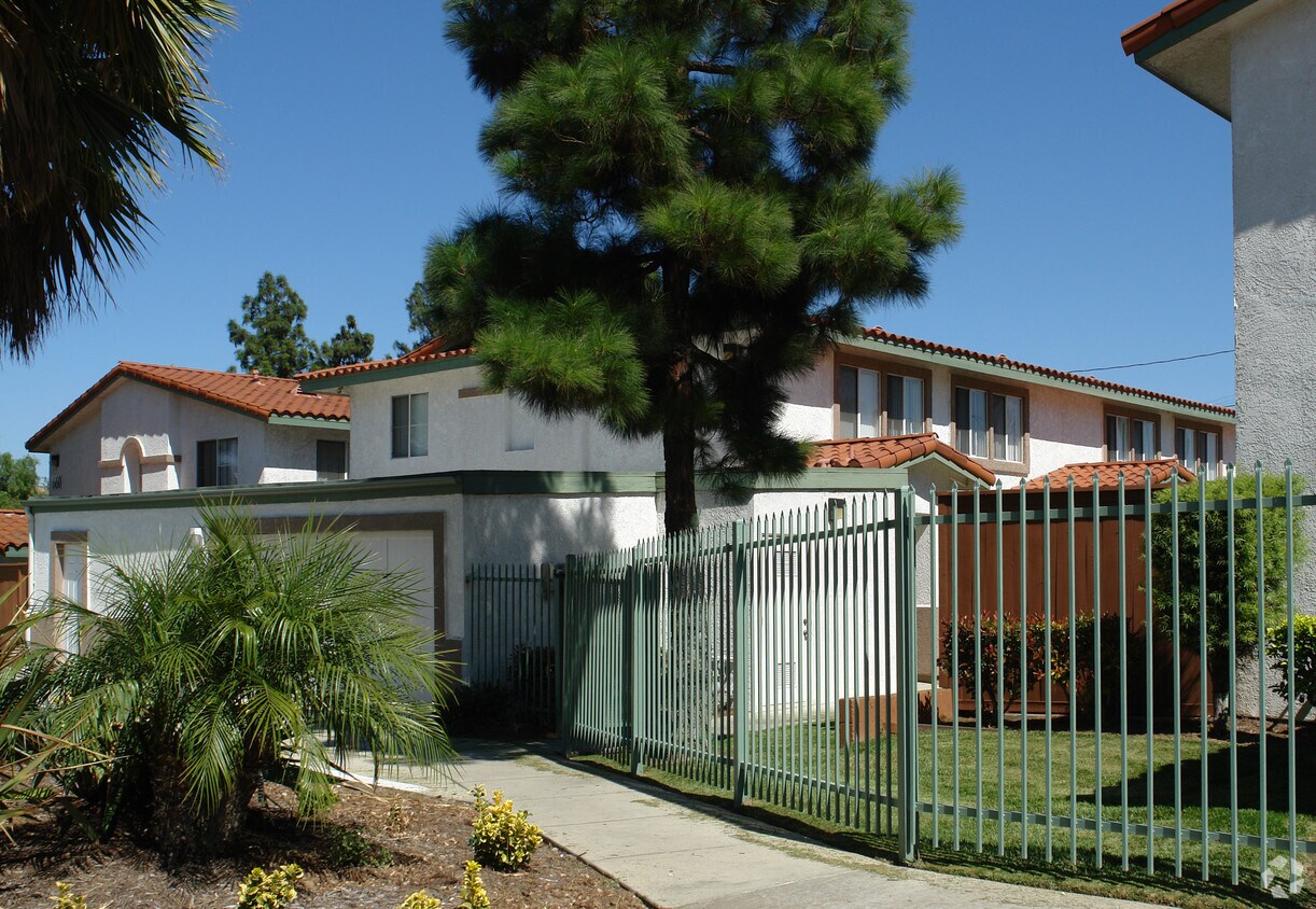 670 W 3rd St, Corona, CA 92882 Apartments in Corona, CA