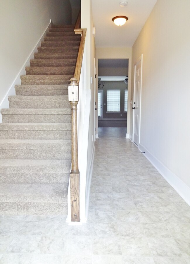 Building Photo - Spacious Town Home in Gardendale - Available to View Now!!!