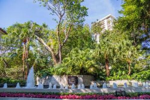 Foto del edificio - 2000 Island Blvd