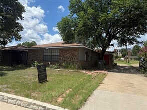 Building Photo - 107 Ray St