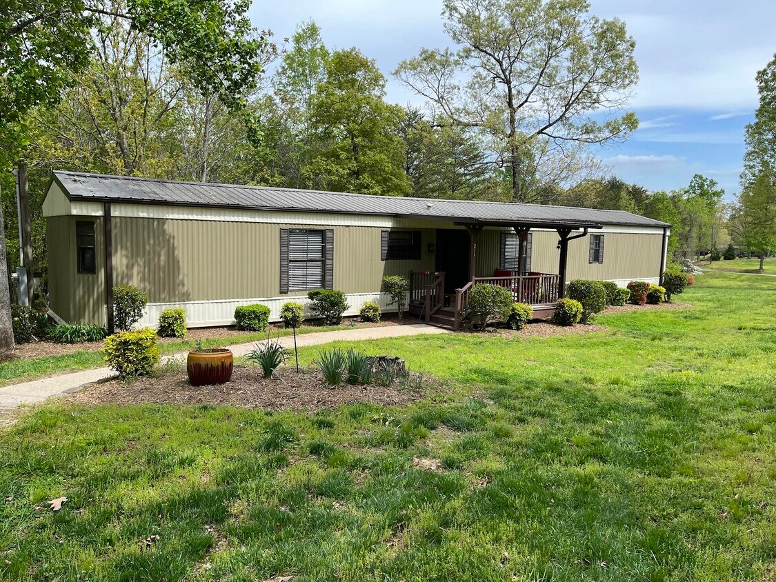 211 Tricycle Hill Ln, Tryon, NC 28782 House Rental in Tryon, NC