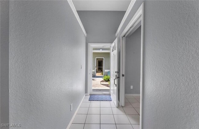 Building Photo - 1749 Royal Cir