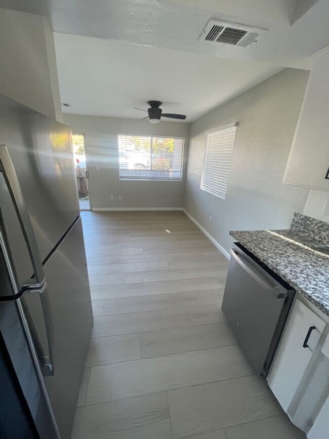 Building Photo - In the Heart of Atascadero