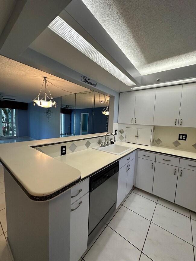 Foto del edificio - 5300 NE 24th Terrace