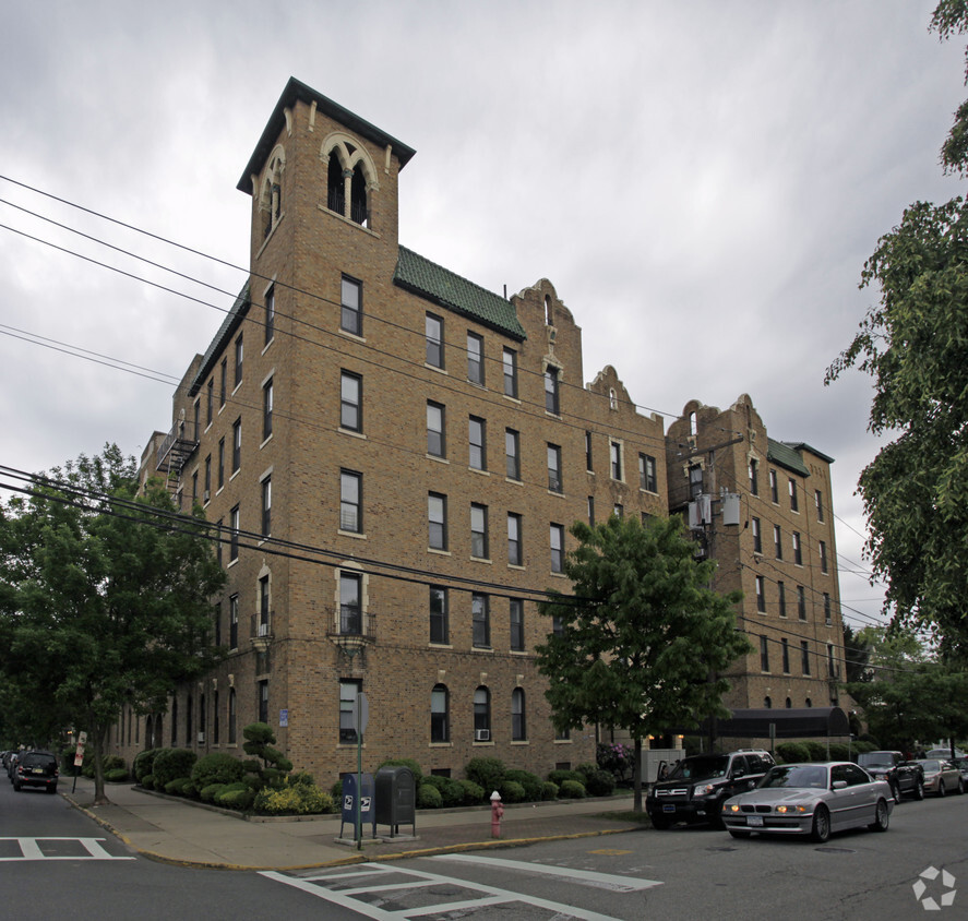 Primary Photo - 65 Bergen Ave Apartments