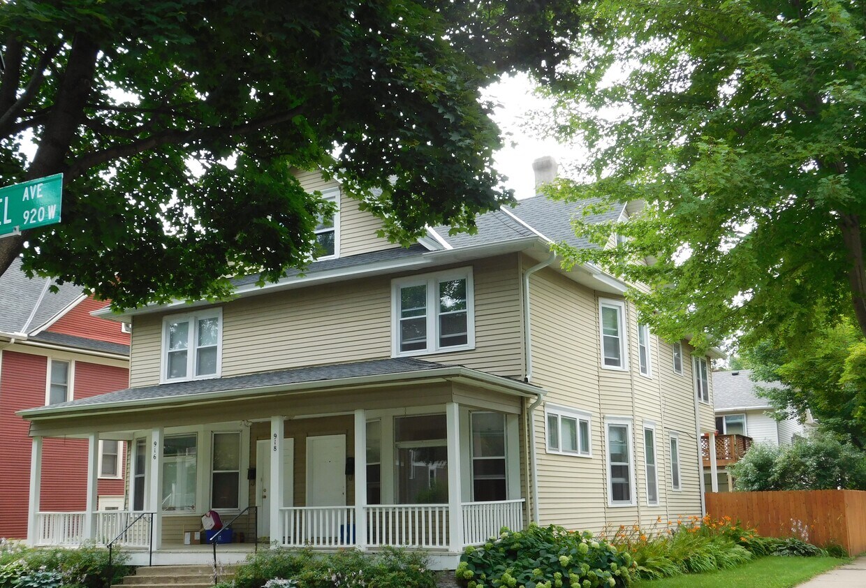 Primary Photo - 916 Laurel Ave
