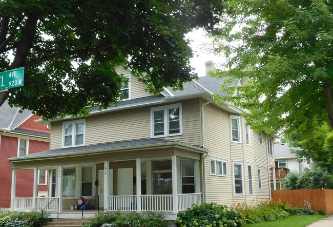 Building Photo - 916 Laurel Ave