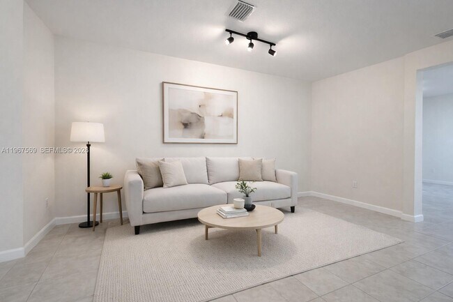 Foto del edificio - 323 NE 208th Terrace