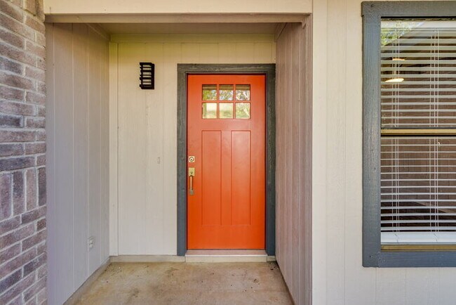 Building Photo - 1704 Juniper Trail