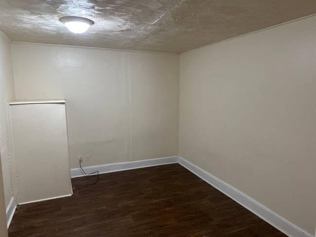 Building Photo - Charming 3 bedroom, 1 bathroom home availa...