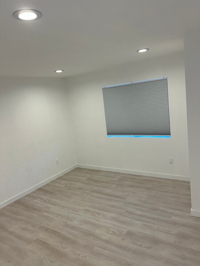 Foto del edificio - 419 S Clark Dr