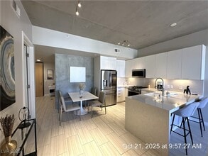 Building Photo - 353 E Bonneville Ave