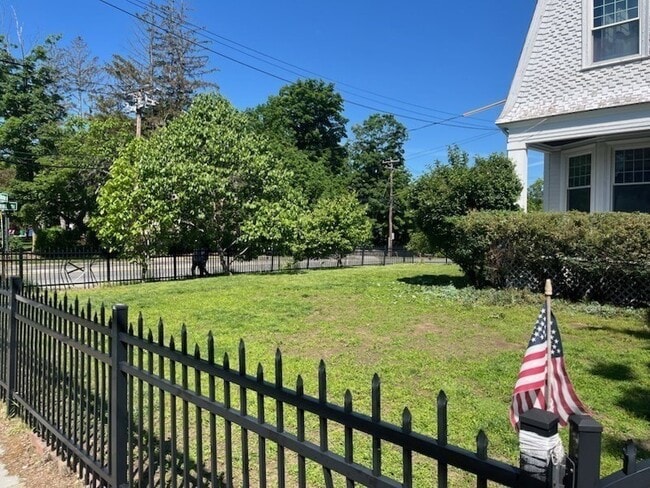 Building Photo - 583 Watertown St