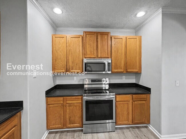 Foto del edificio - 4 Bed, 2 Bath Home with Garage / Pet-Friendly / Available Now!