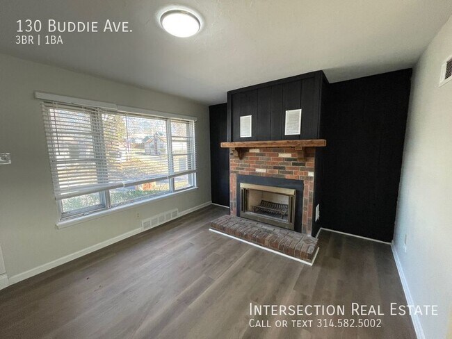 Building Photo - Adorable and Updated Hazelwood Home