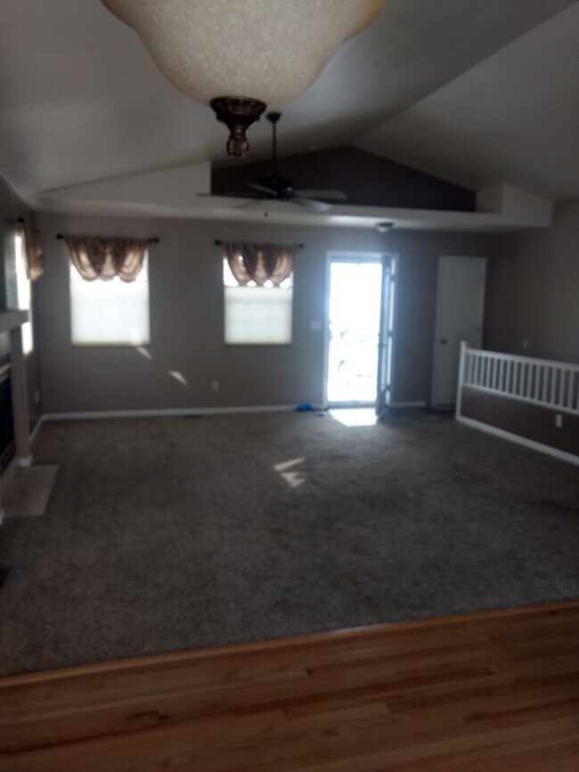 Foto del edificio - BEAUTIFUL 5 BED/3 BATH Loveland Ranch with Finished Basement