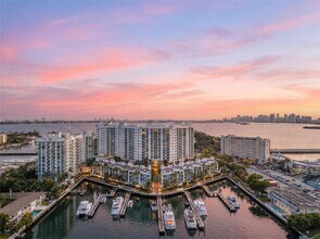 Building Photo - 7914 Harbor Island Dr