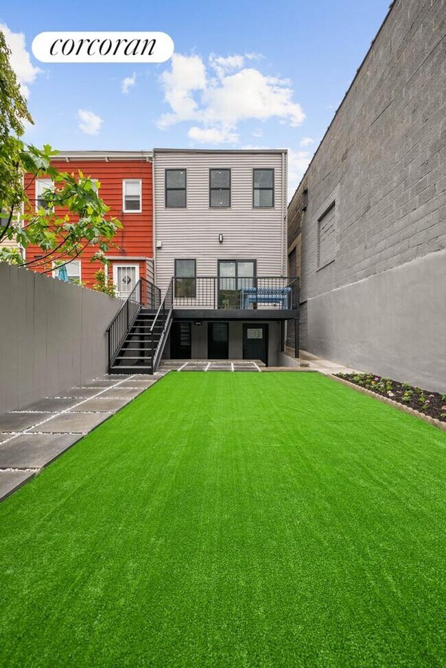 Building Photo - 232 27th St